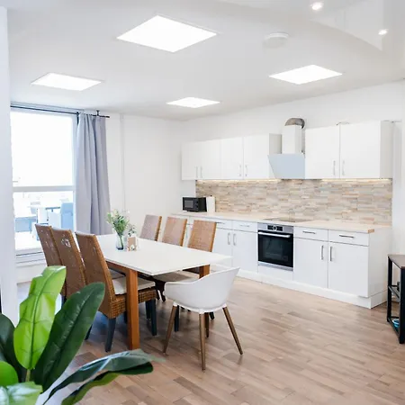 Kocasa-apartments, Penthouse, Panorama, Dachterrasse, Zwei Stellplaetze, Wifi, Waipu-tv, Billard Appartamento Karlsruhe