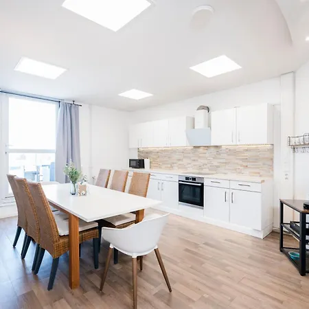 Kocasa-apartments, Penthouse, Panorama, Dachterrasse, Zwei Stellplaetze, Wifi, Waipu-tv, Billard Karlsruhe