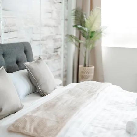 Kocasa-apartments, Penthouse, Panorama, Dachterrasse, Zwei Stellplaetze, Wifi, Waipu-tv, Billard Appartement Karlsruhe