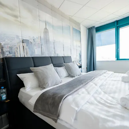 Kocasa-apartments, Penthouse, Panorama, Dachterrasse, Zwei Stellplaetze, Wifi, Waipu-tv, Billard Appartement Karlsruhe